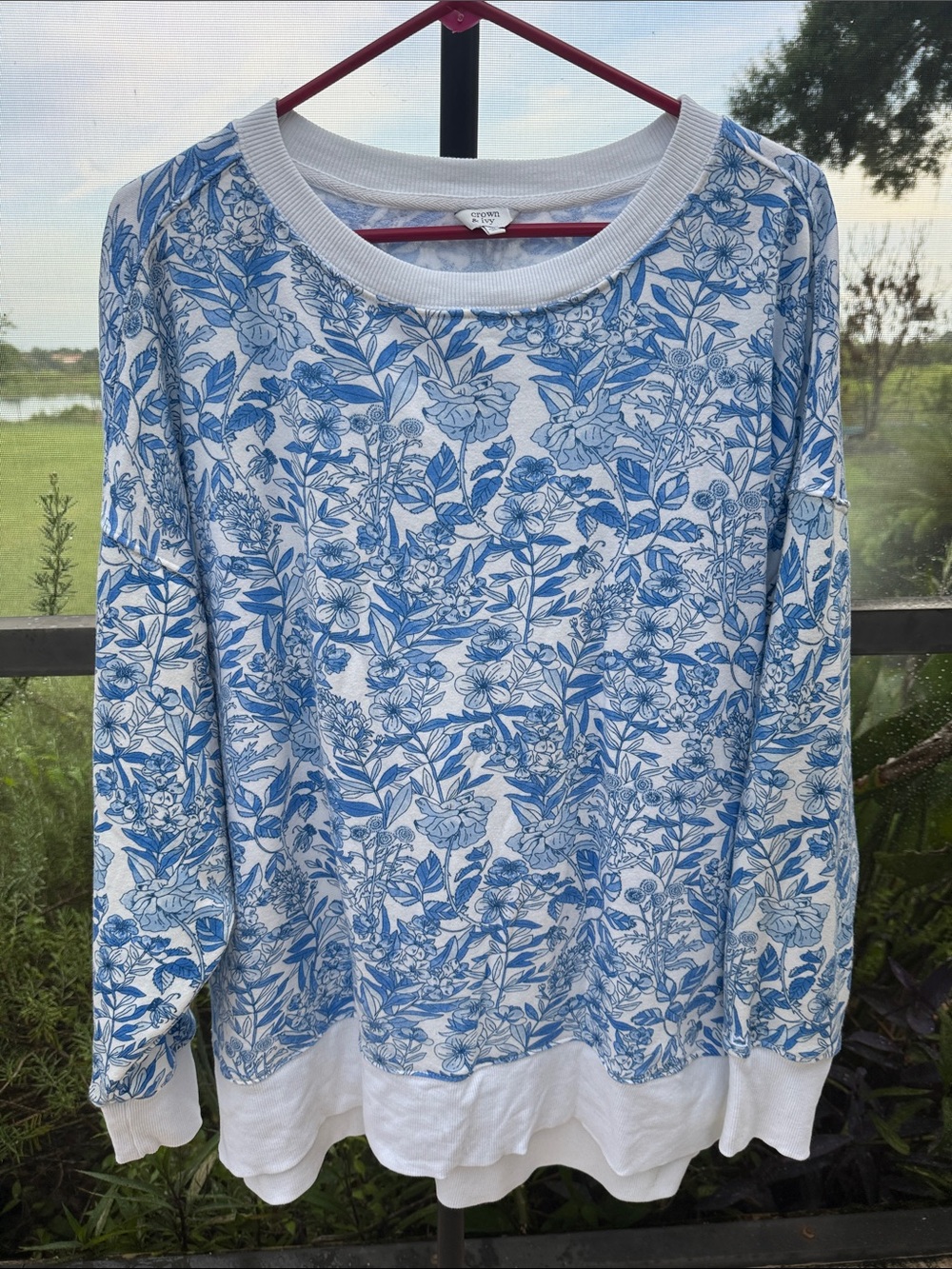 crown & ivy cotton White and Blue Floral Crewneck Sweatshirt